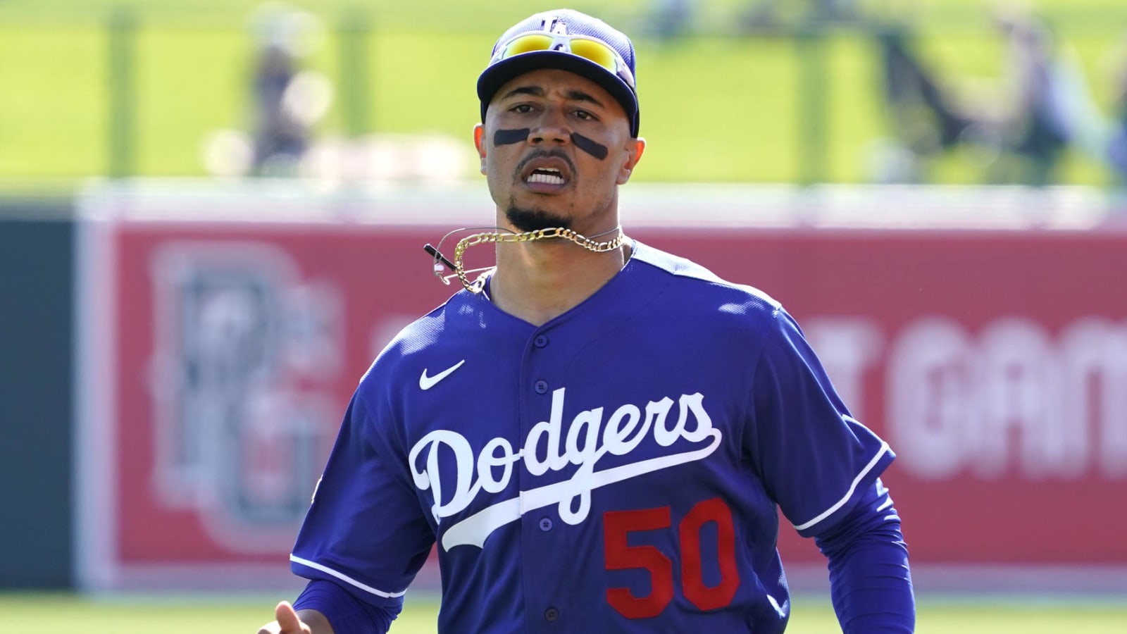 Mookie Betts, Dodgers agree on 12-year, $365 million extension