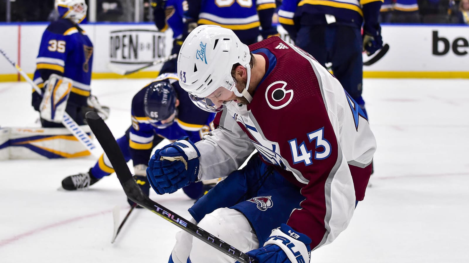 Helm's last-second goal sends Avs to Western Conference Final
