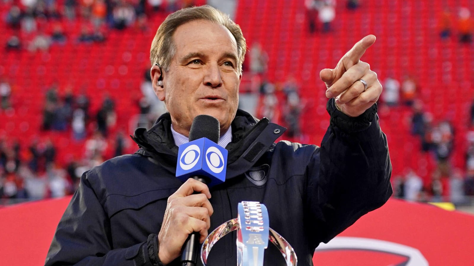 Jim Nantz goes viral for his Christmas sweater during Rams-Broncos game