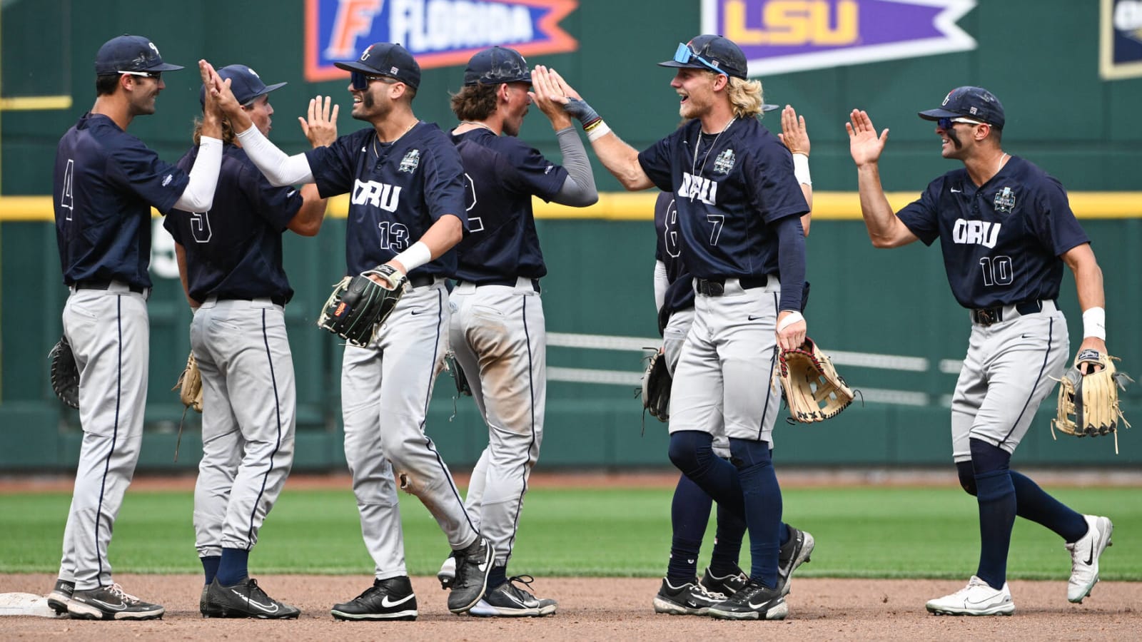 ESPN announcer embarrassingly botches CWS home run call