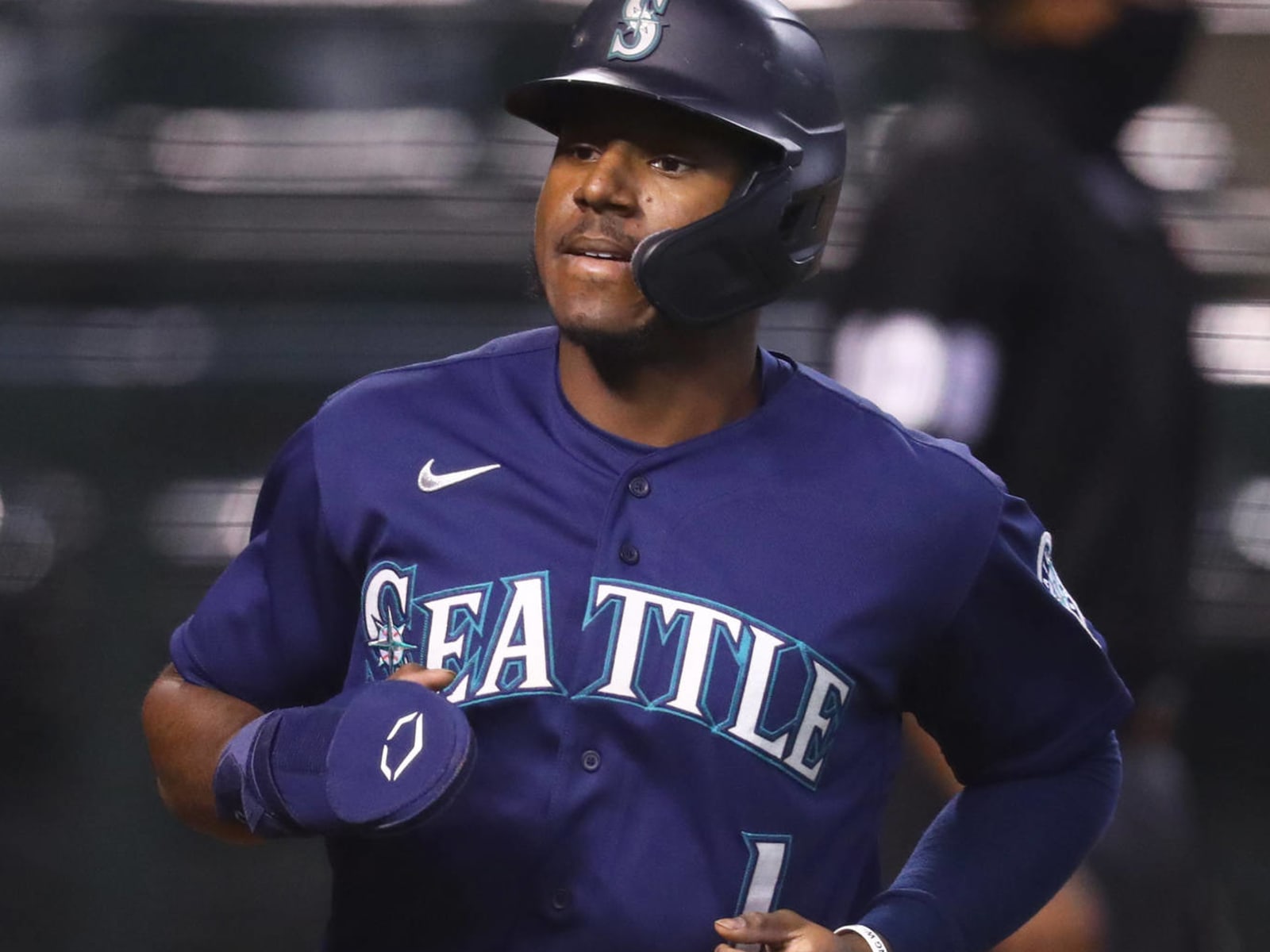 Mariners' Kyle Lewis wins AL Rookie of the Year award