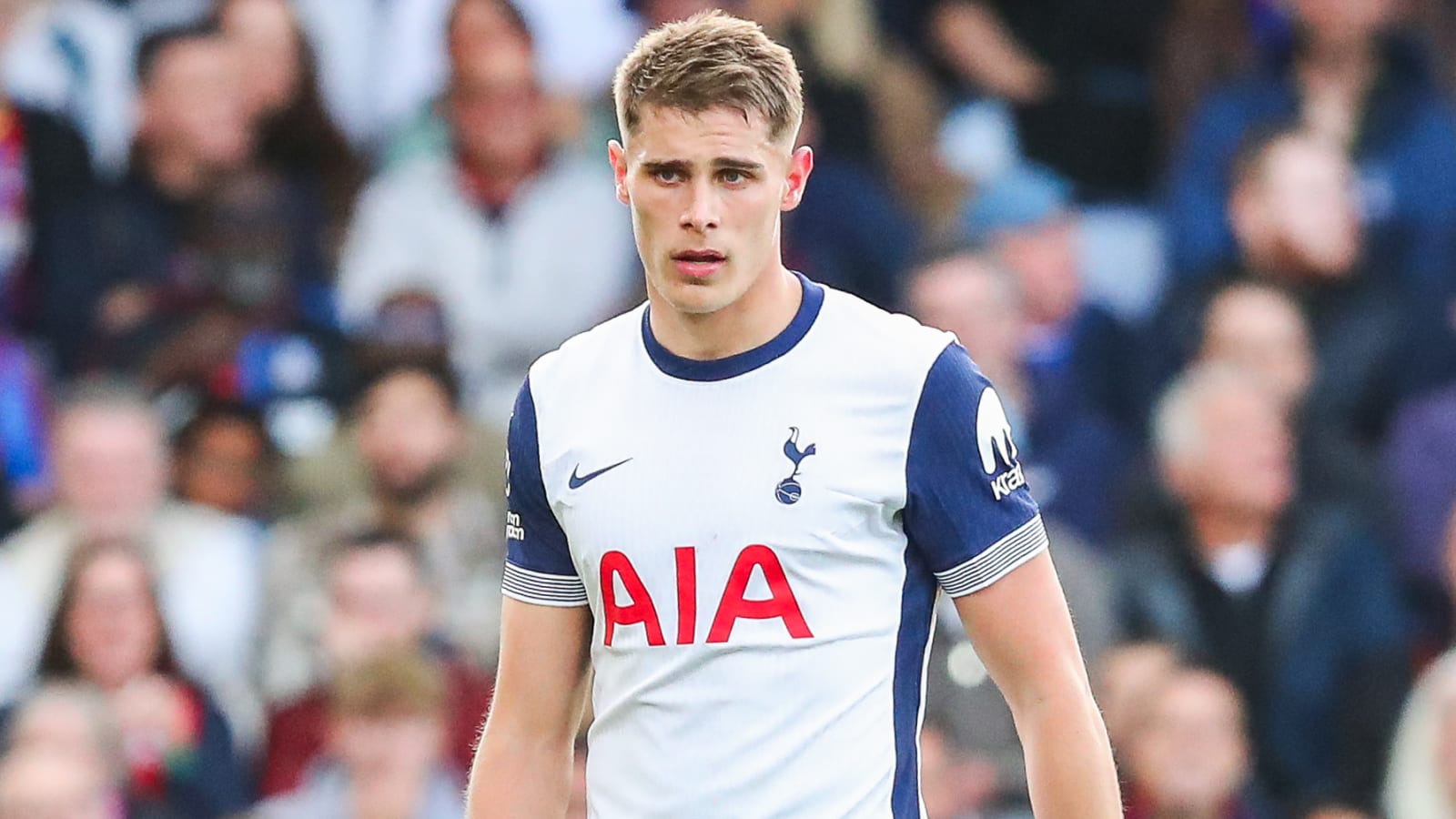 Spurs defender Micky van de Ven sends two-word message following Man City injury