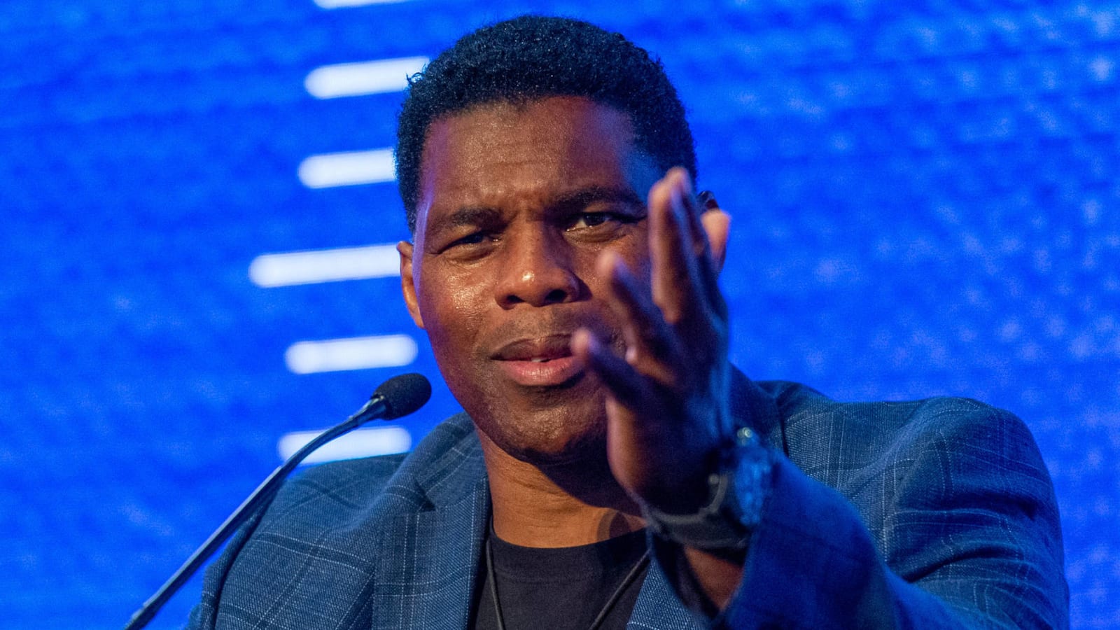 Ex-NFL player Herschel Walker praises Trump at RNC
