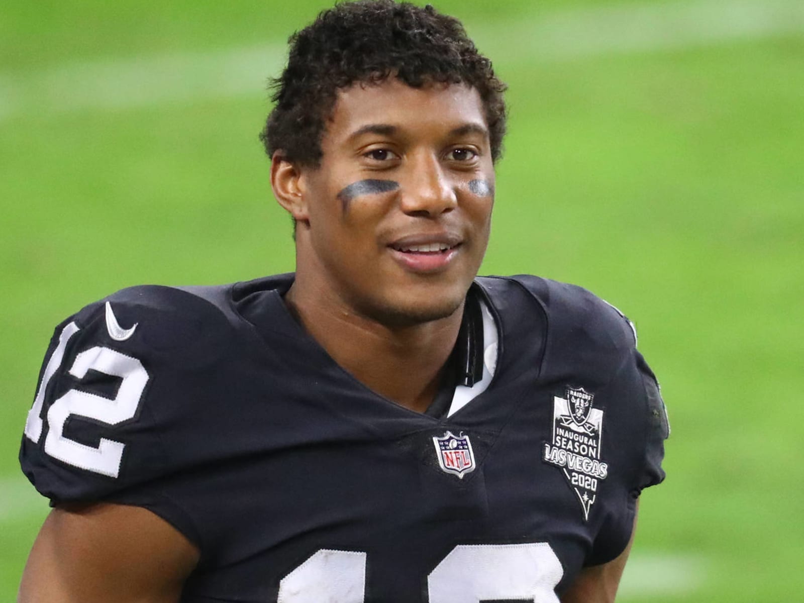 Raiders to re-sign WR Zay Jones