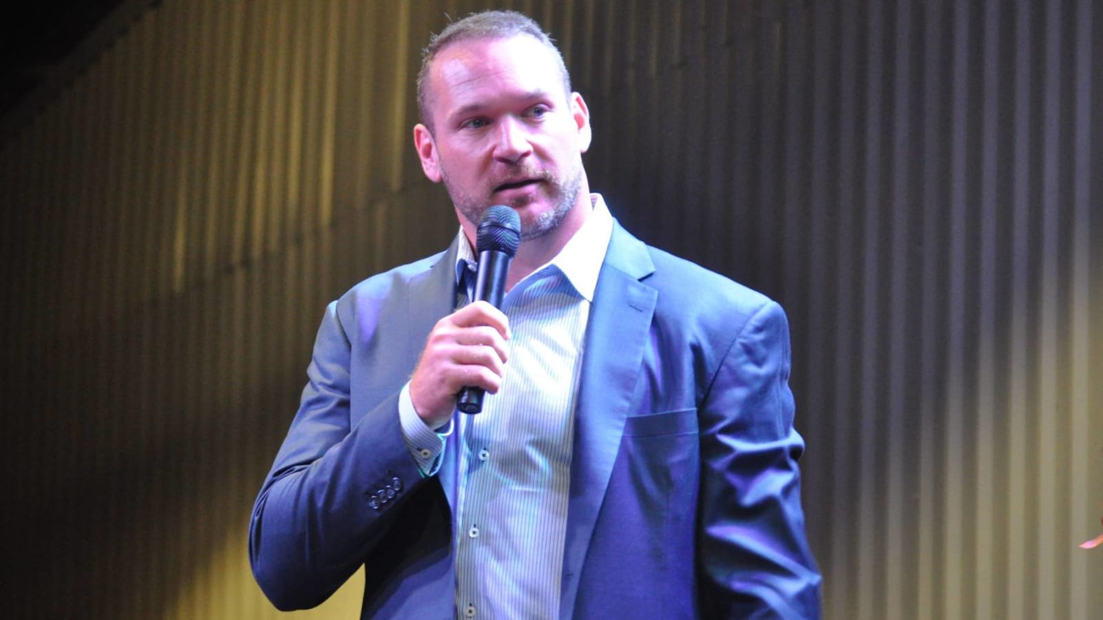 Brian Urlacher says Brett Favre was braver than striking NBA players 