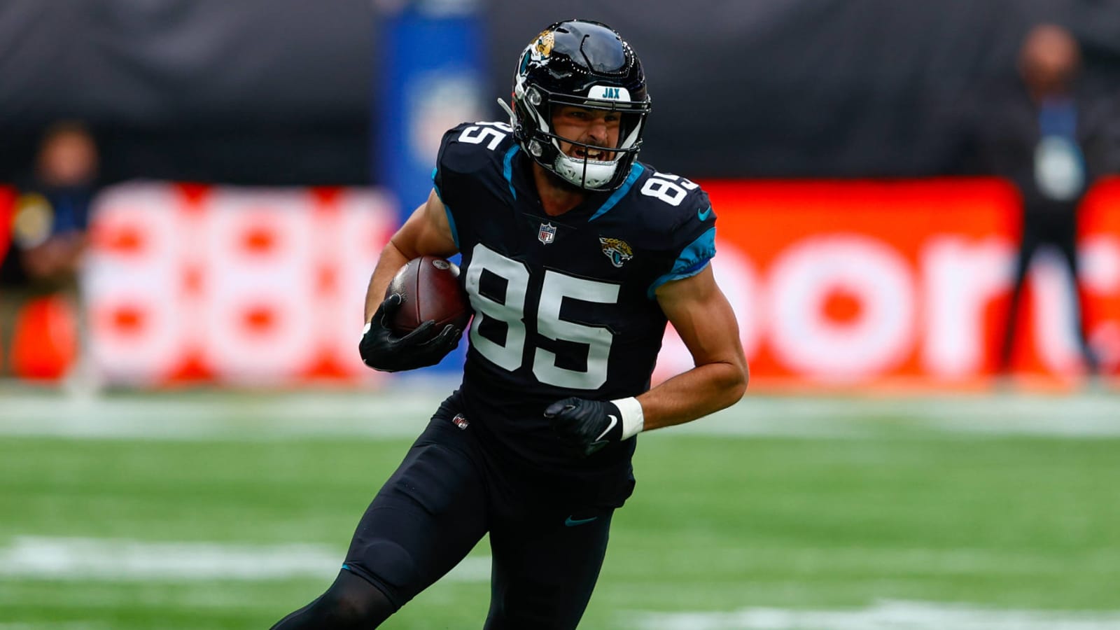 Jaguars place TE Dan Arnold on IR with MCL sprain