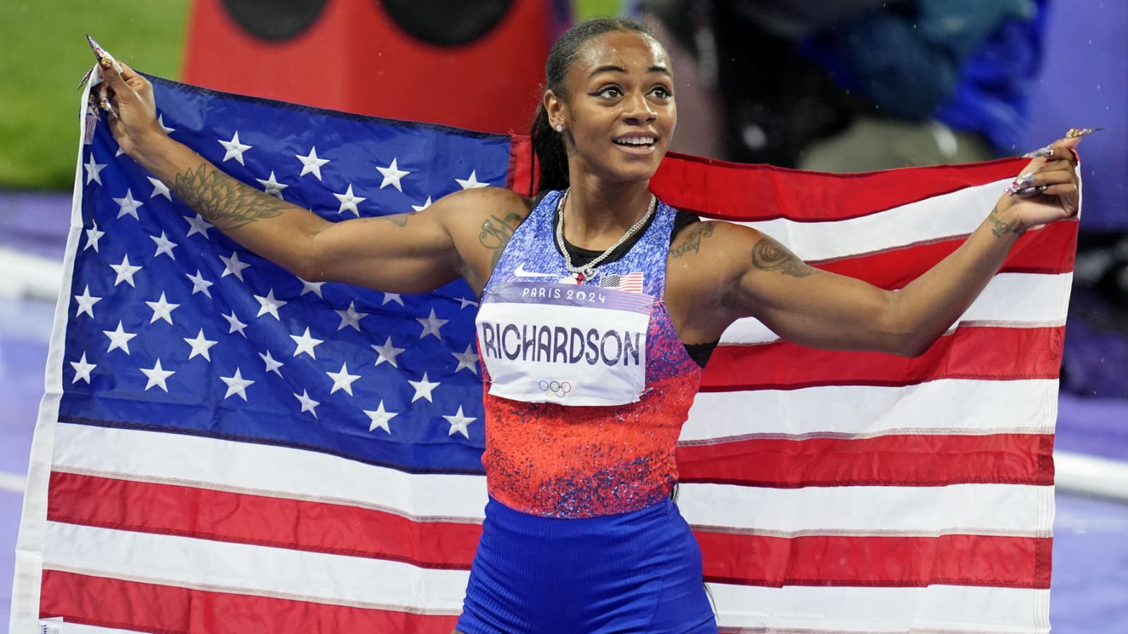 Watch U.S. women win 4x100m relay, men's medalless streak continues