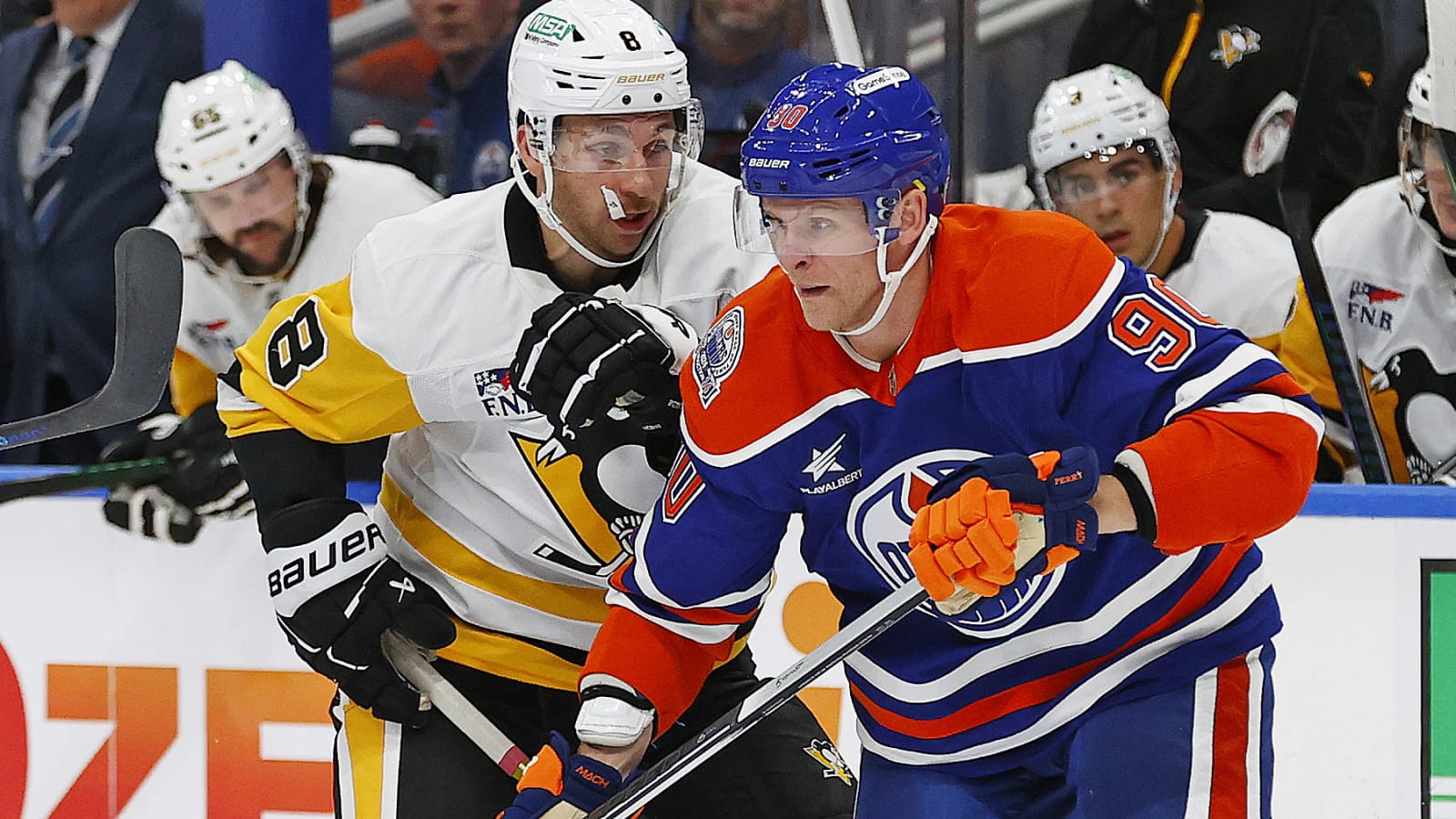 Corey Perry Drops the Gloves and Throws Wild Uppercuts in Fight with Joe Veleno