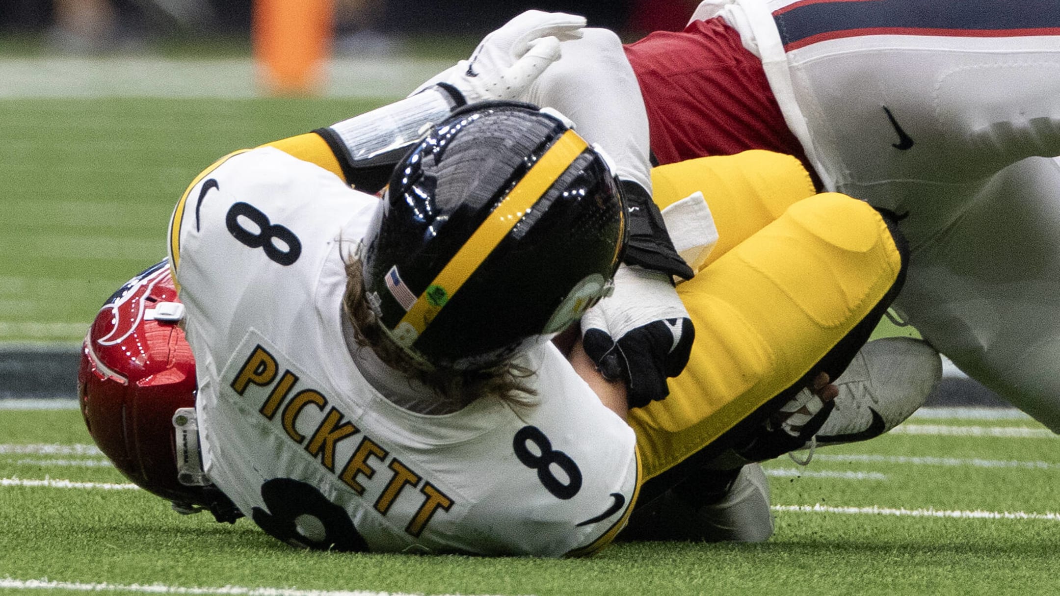 Doctor Gives Brutal Injury Outlook For Steelers' Kenny Pickett