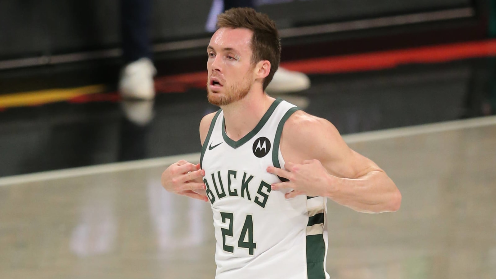 Bucks' Pat Connaughton zings Grant Hill during interview