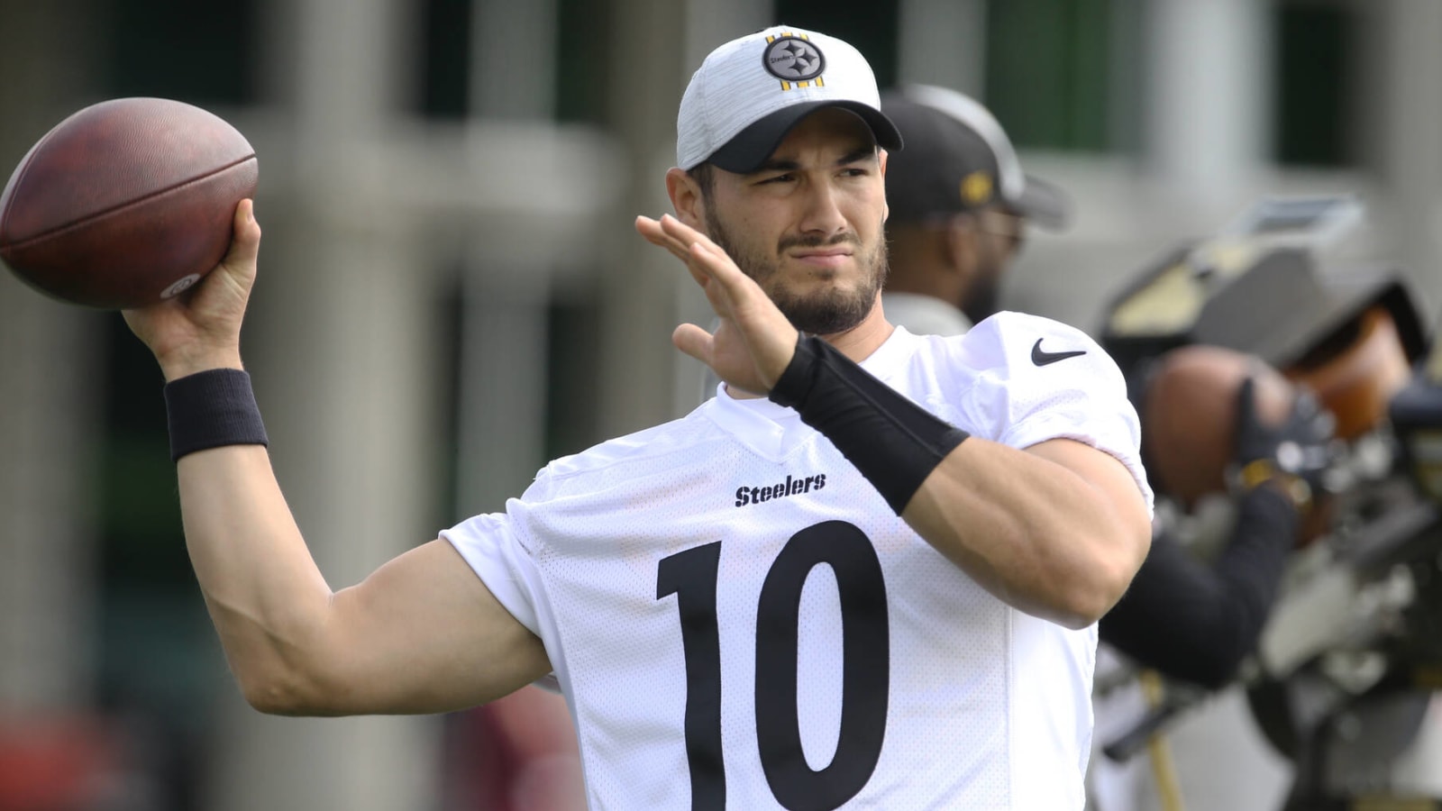 Analyst 'likes' Steelers' QB combo despite uncertainty