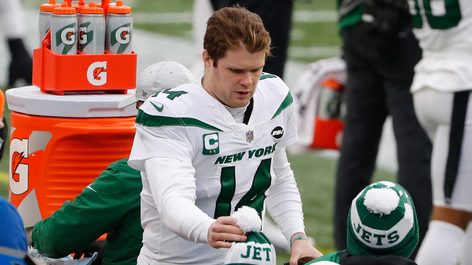 Mark Sanchez thinks Jets need to part ways with Sam Darnold