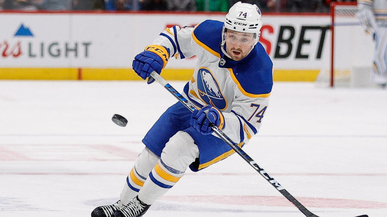 Predators acquire Rasmus Asplund from Sabres for 2025 seventh-round pick