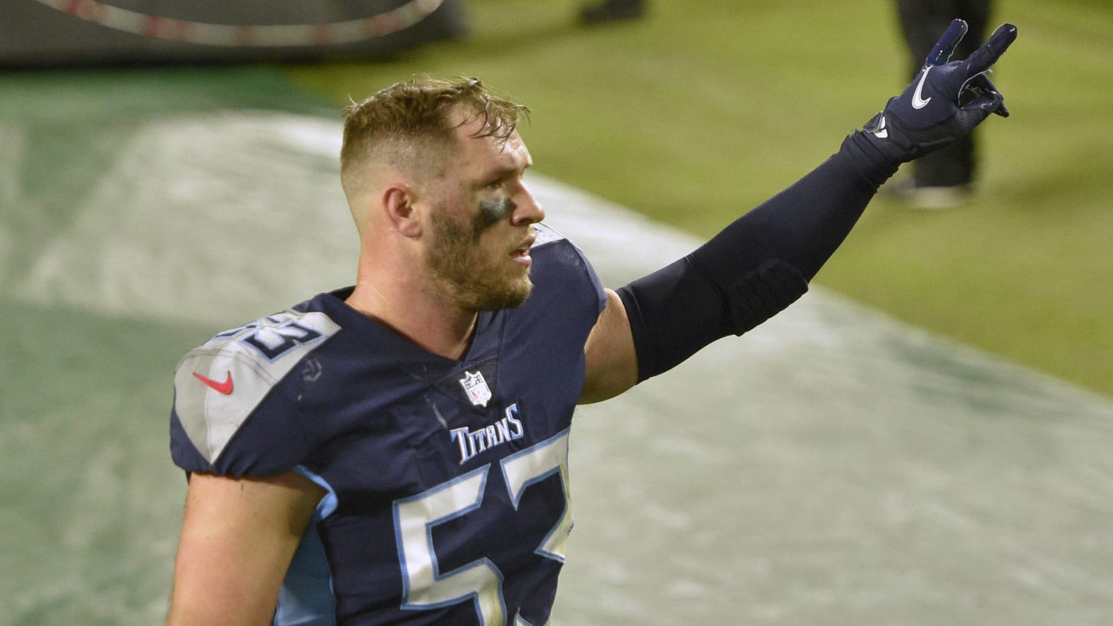 Titans' Will Compton got roasted for new haircut