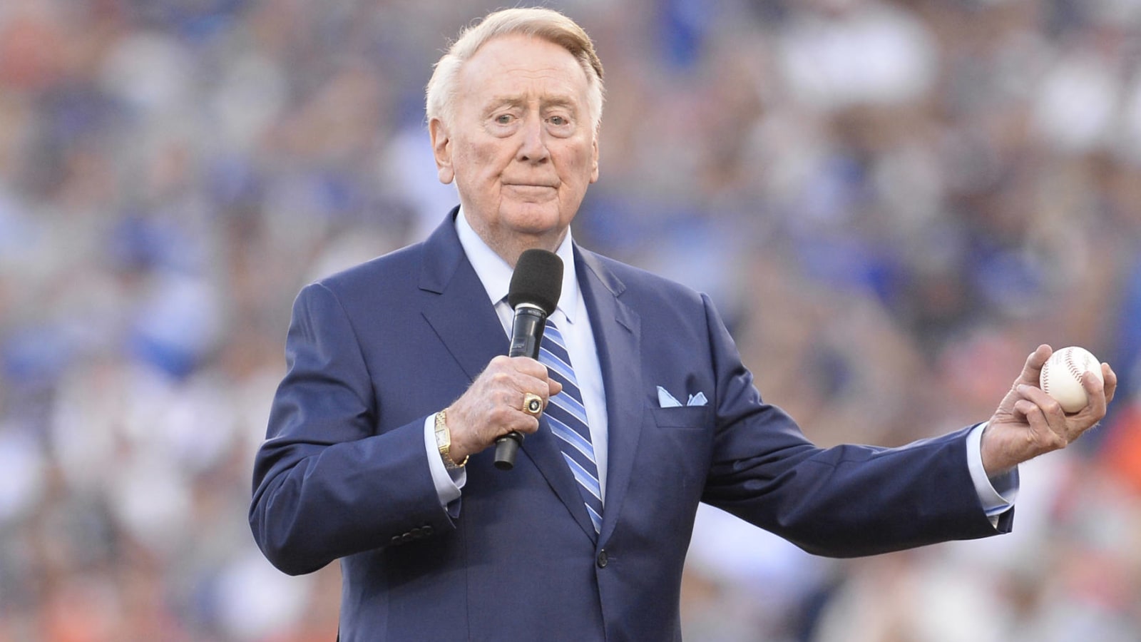 Dodgers gift Vin Scully World Series ring