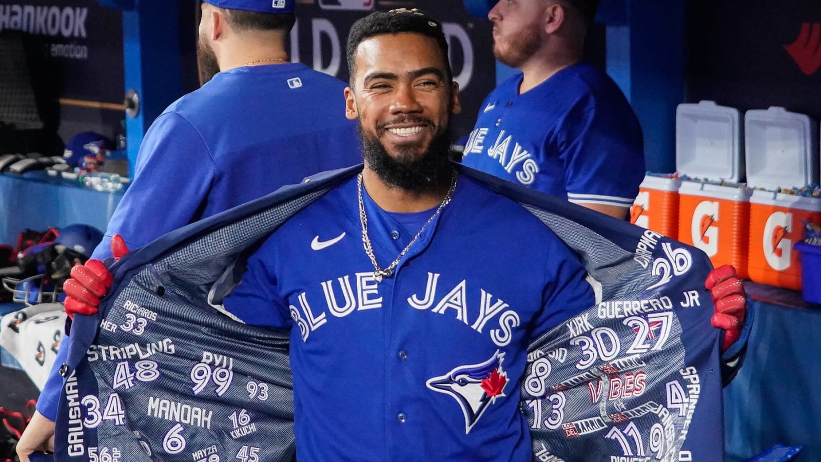 Blue Jays trade All-Star OF to Mariners for breakout setup man