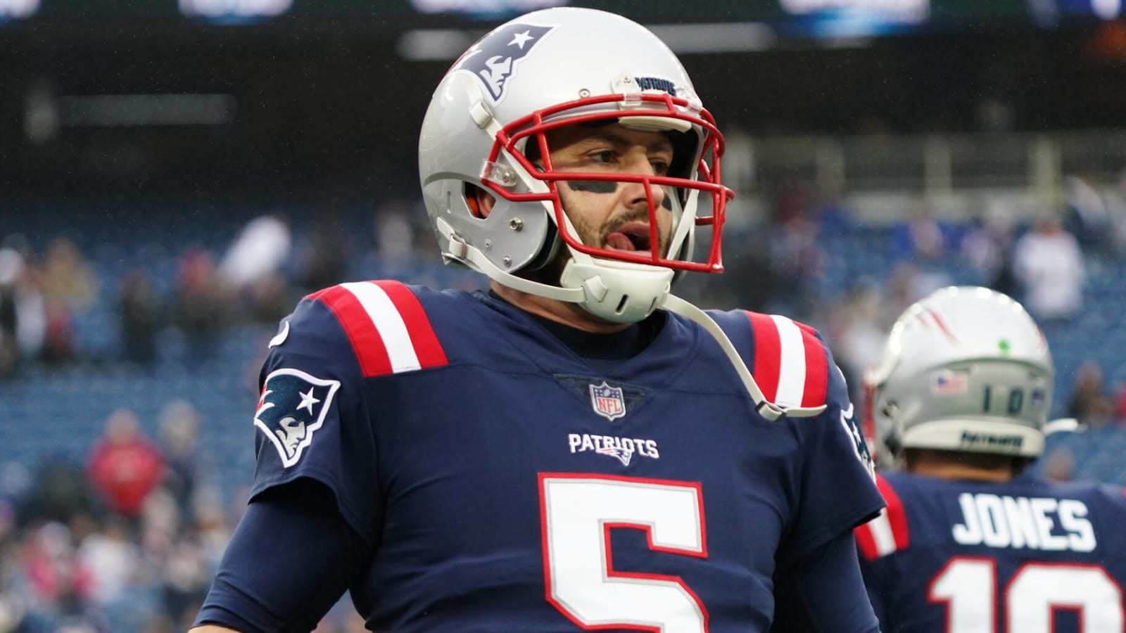 Patriots bring back Brian Hoyer on two-year, $4M deal