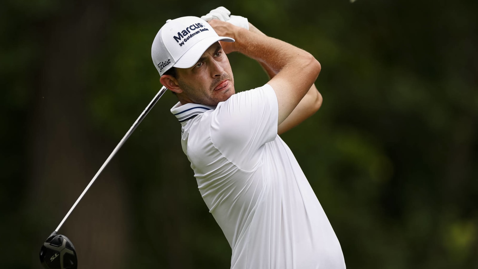 Cantlay drains long birdie to force playoff with DeChambeau