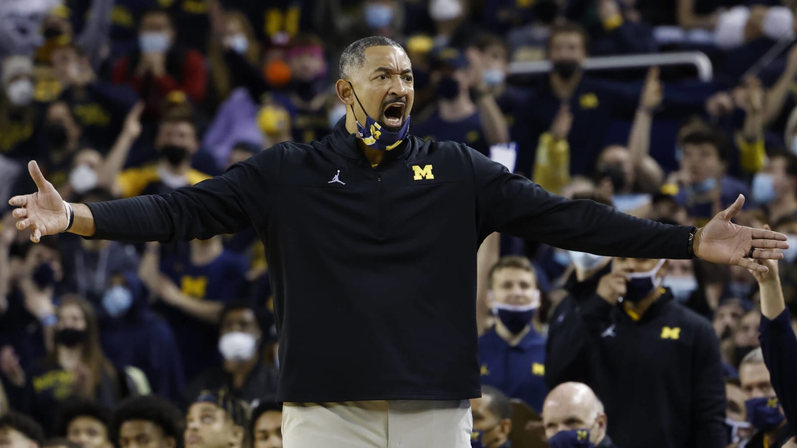 Juwan Howard throws punch after Michigan-Wisconsin game