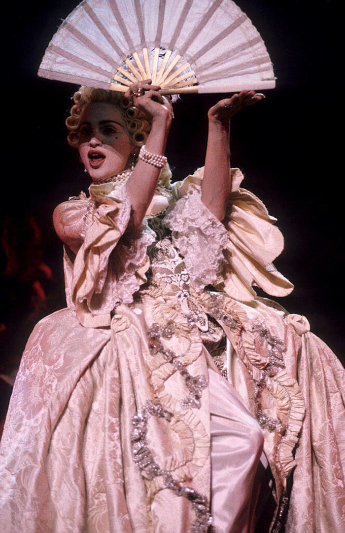 1990: Madonna Performs 'Vogue' at the VMAs
