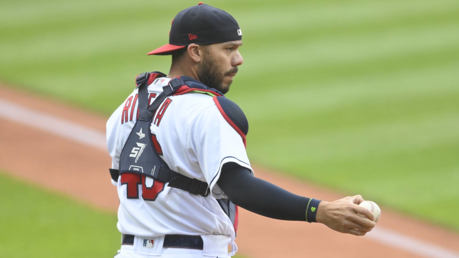 Indians release veteran catcher Rene Rivera