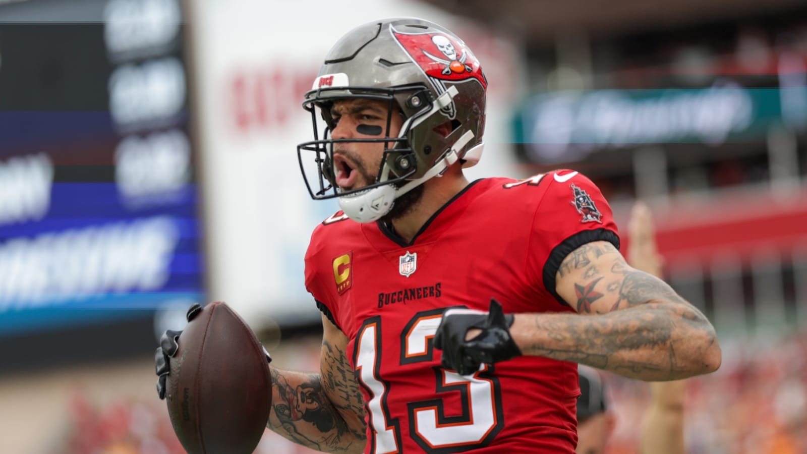 Watch: Buccaneers let WR Mike Evans tie Hall of Famer's record