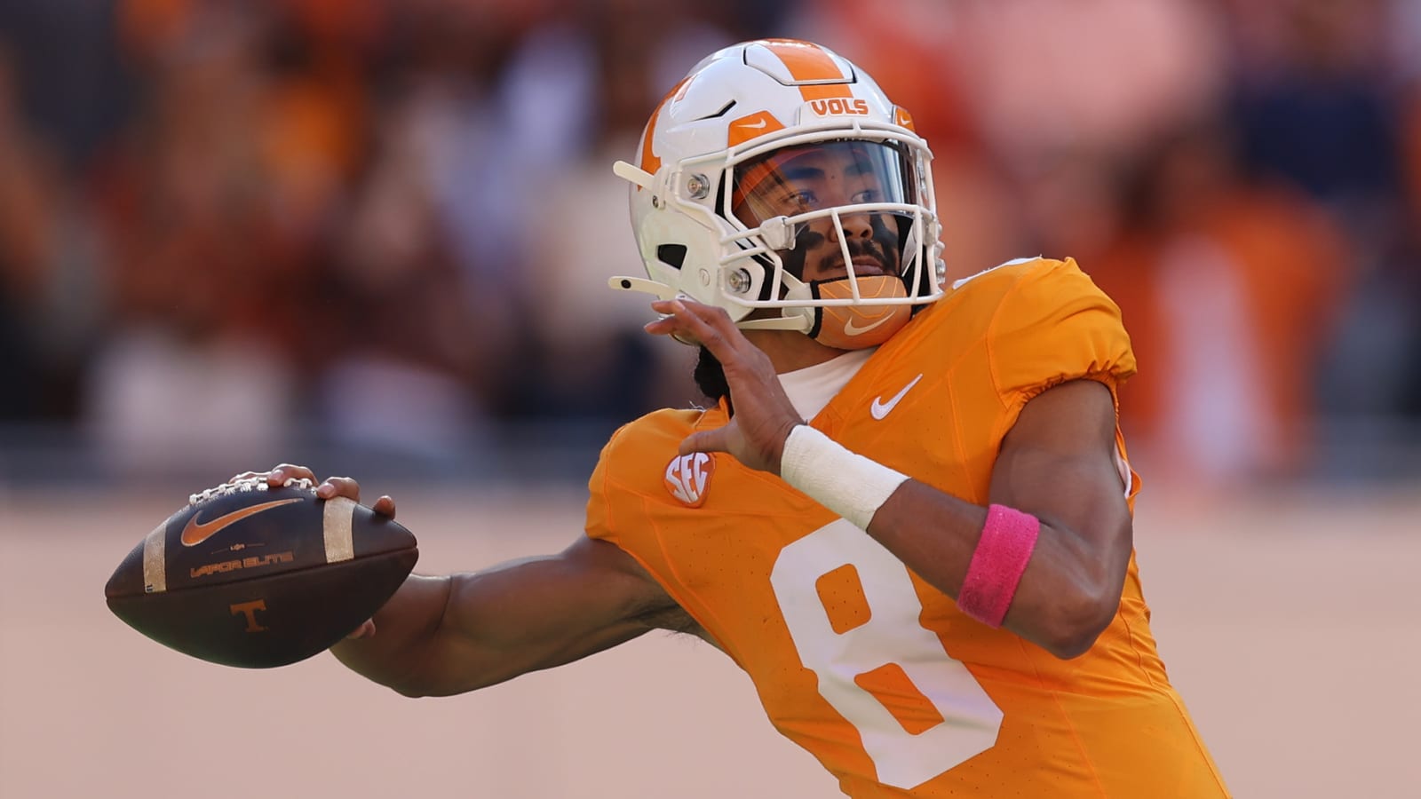 Tennessee QB Nico Iamaleava dealing with hip injury vs. Alabama