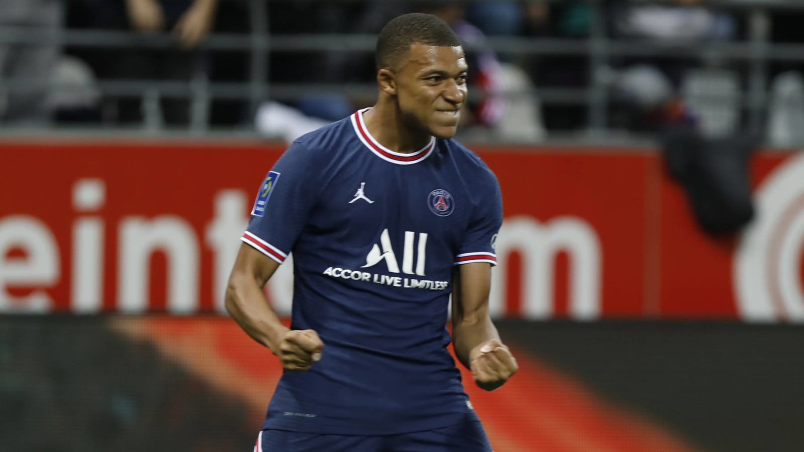 Real Madrid considering raising offer for Mbappe to €200M