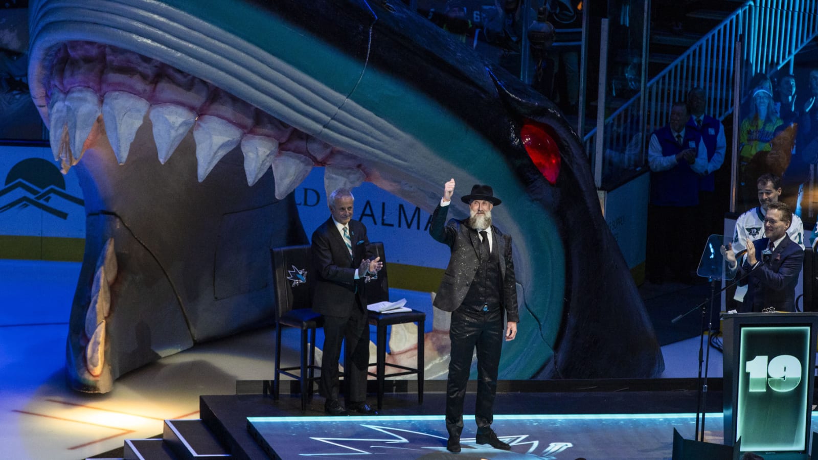 San Jose Sharks retire Joe Thornton's No. 19