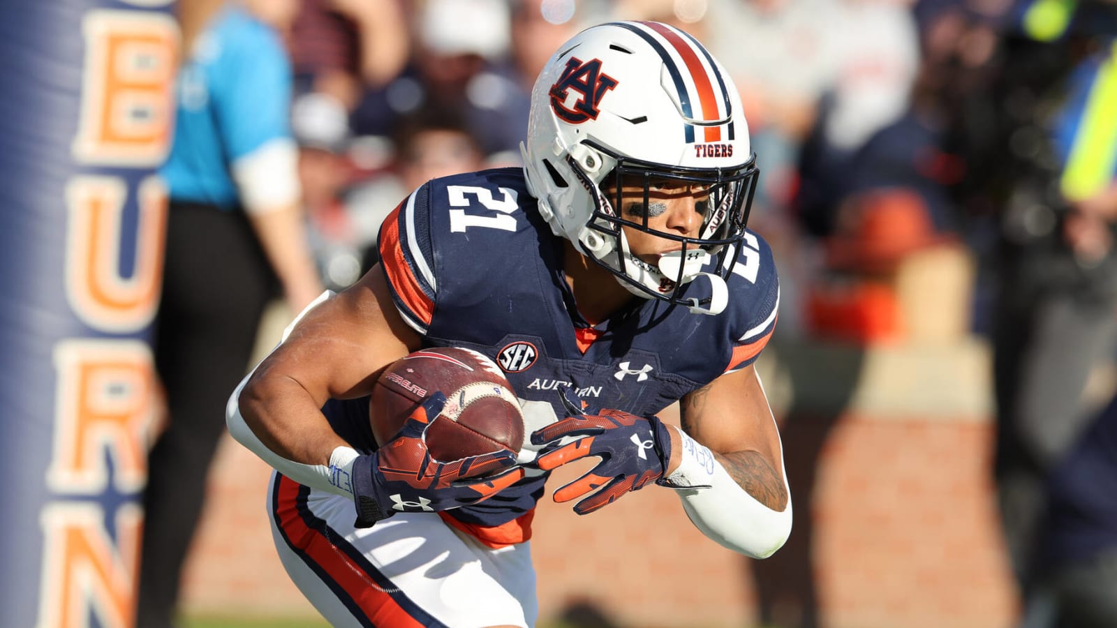 Report: Auburn running back in critical condition after shooting