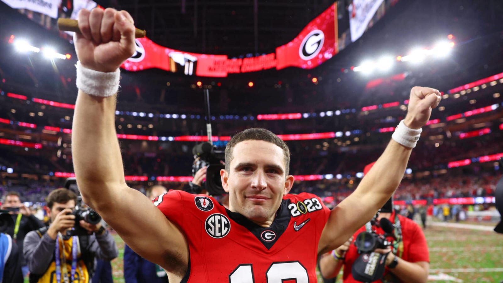 Georgia puts up 589 total yards, 65 points in blowout title game