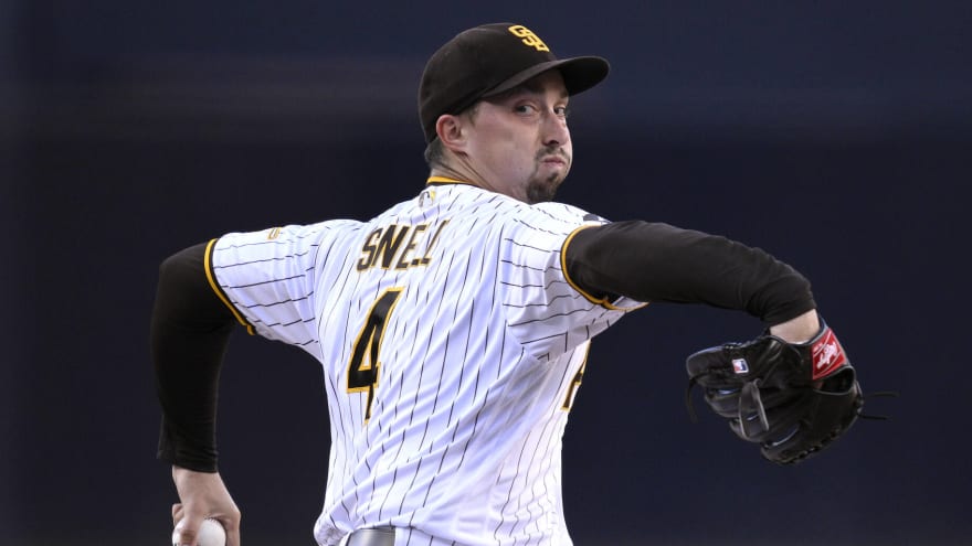 Giants sign two-time Cy Young winner Blake Snell