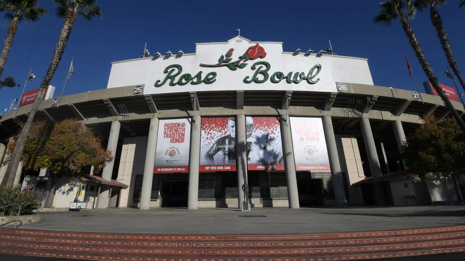 Rose Bowl, Fiesta Bowl won't allow fans