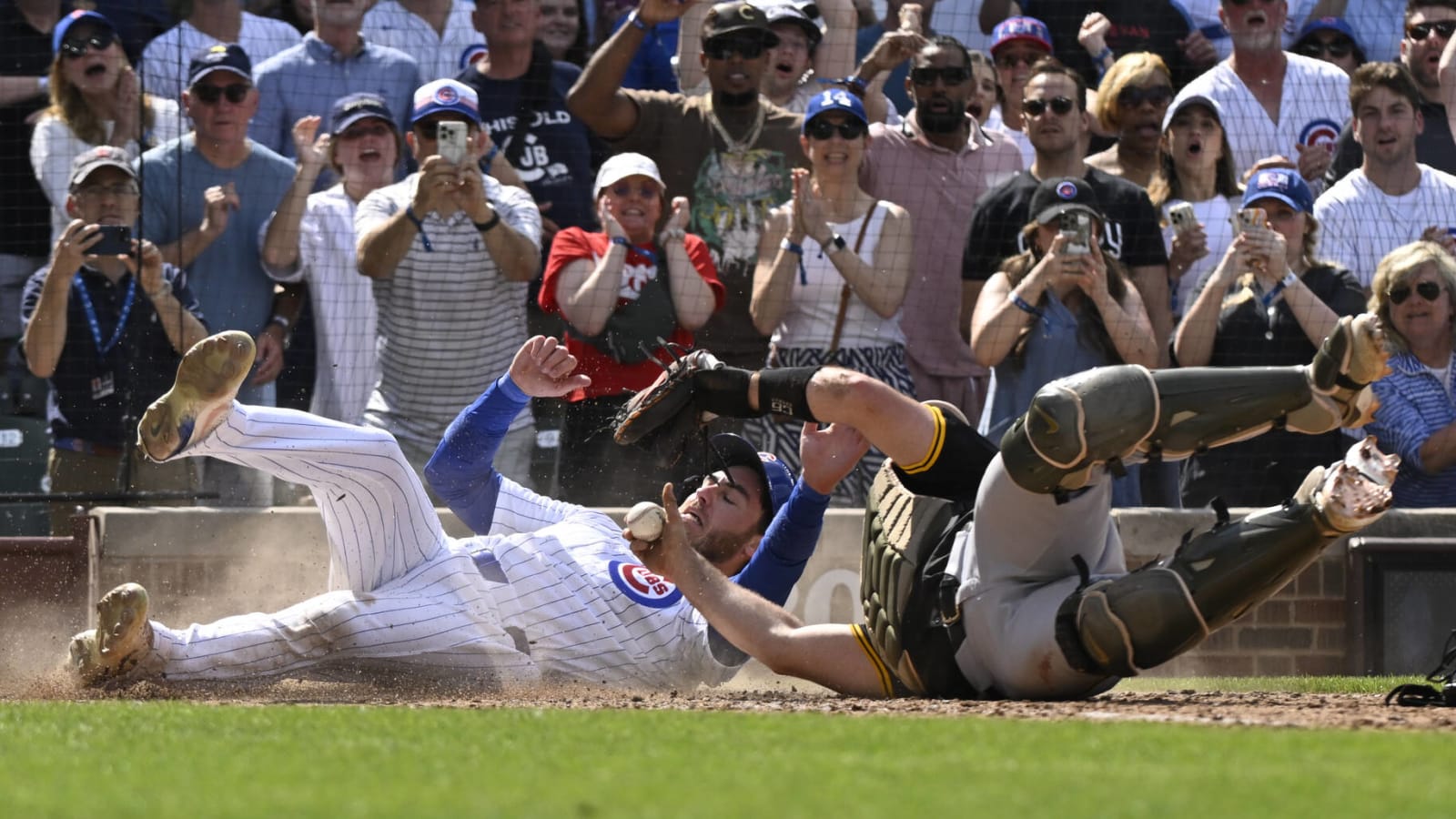 Controversial play at plate concludes Pirates&#39; walk-off defeat