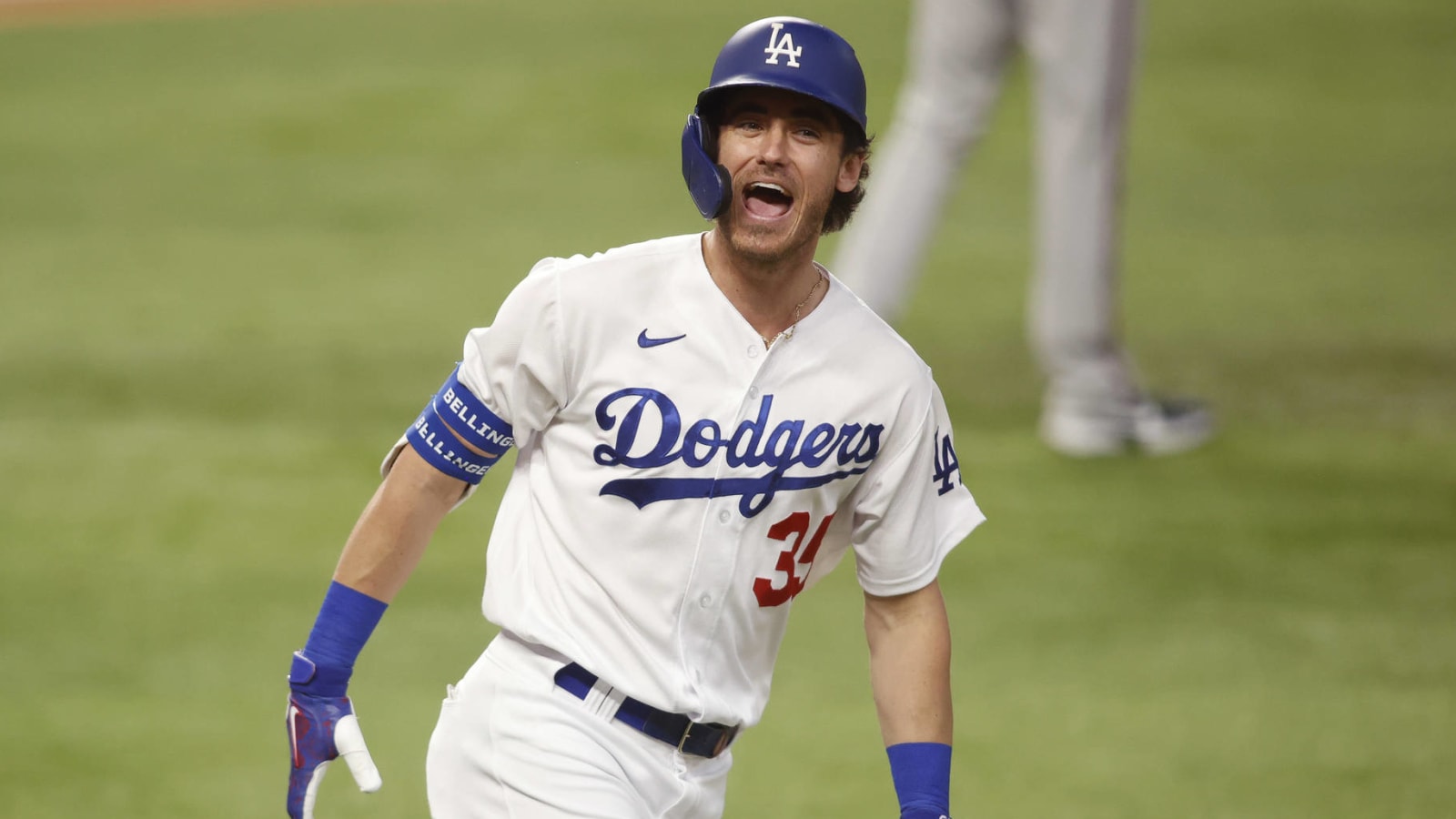 Dodgers' Bellinger dislocated shoulder during HR celebration