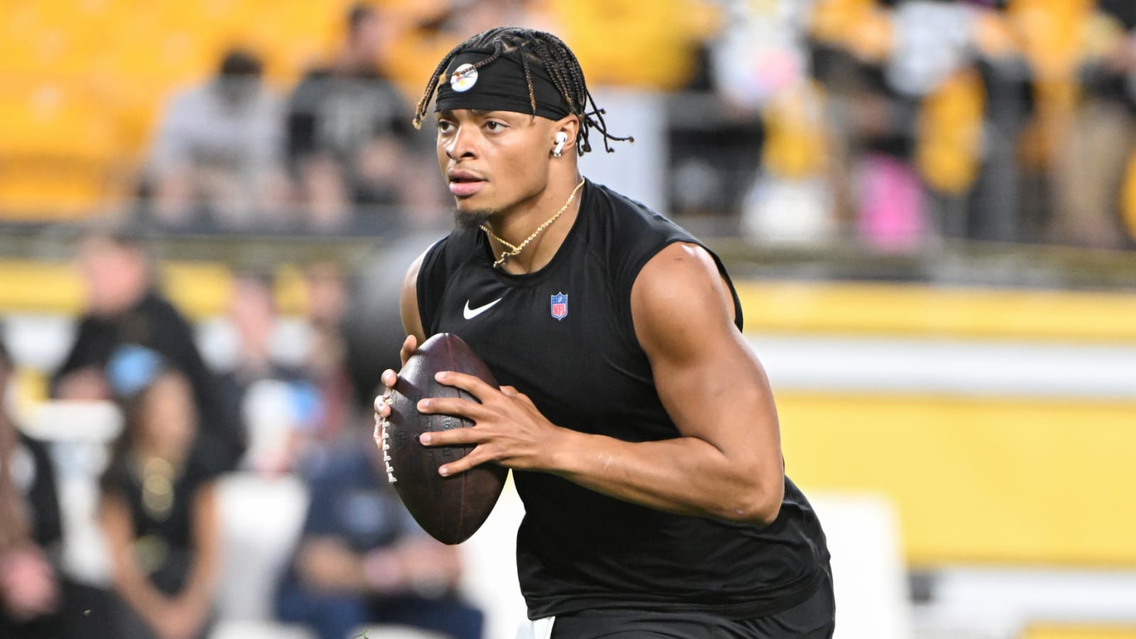 Insider addresses if Steelers were 'all-in' on Justin Fields before Aaron Rodgers interest