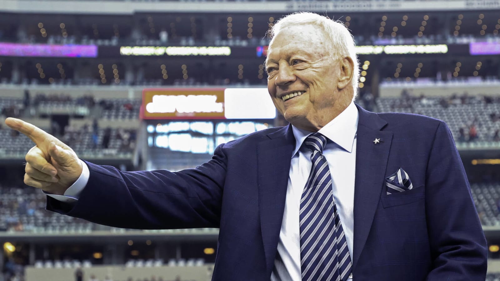 Jerry Jones addresses possible Commanders sale