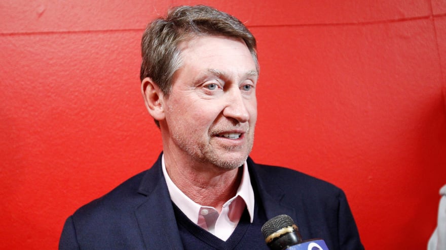 Maple Leafs pay tribute to Walter Gretzky with puck setup | Yardbarker