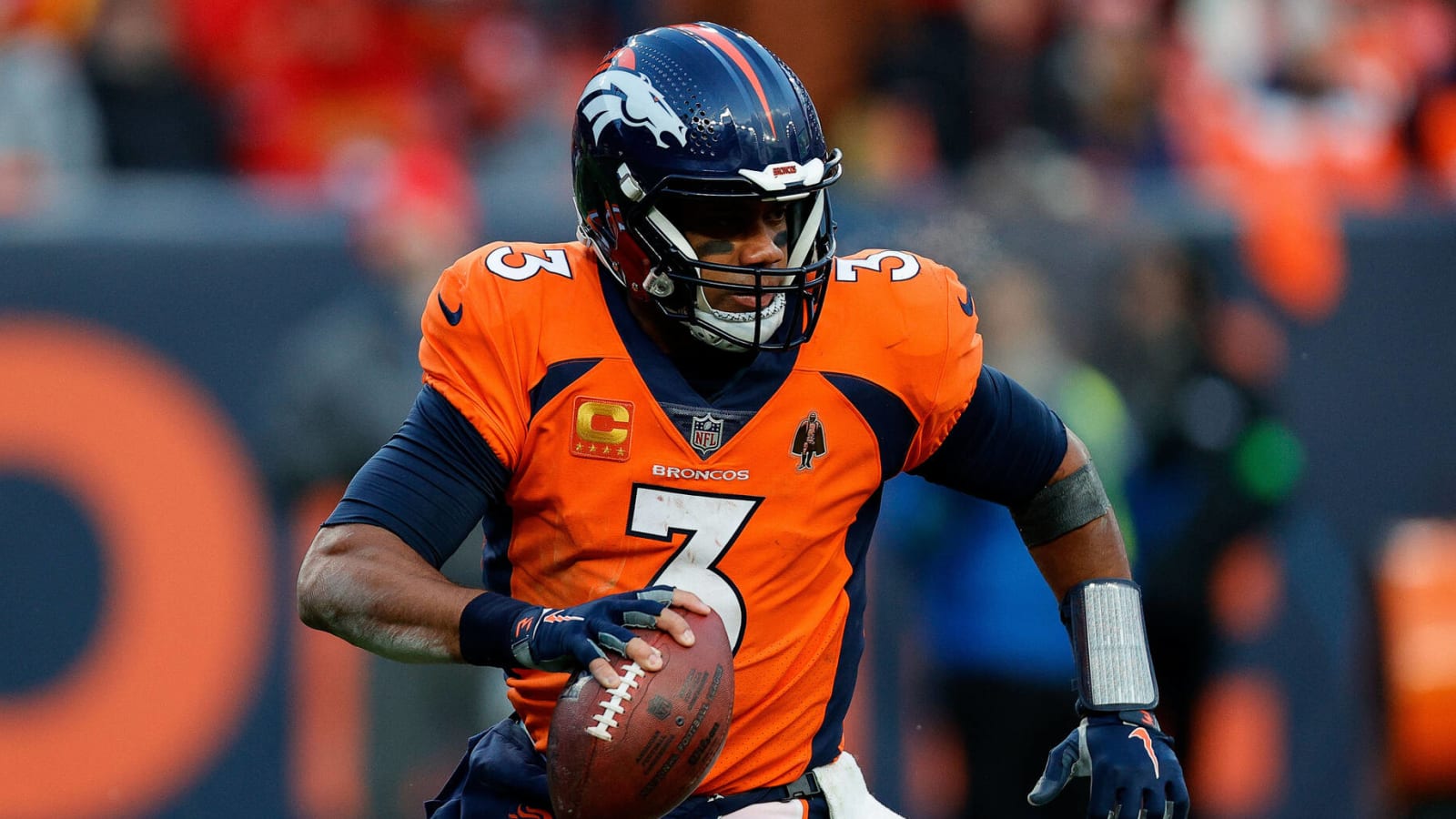 Broncos WR shares message for Russell Wilson critics