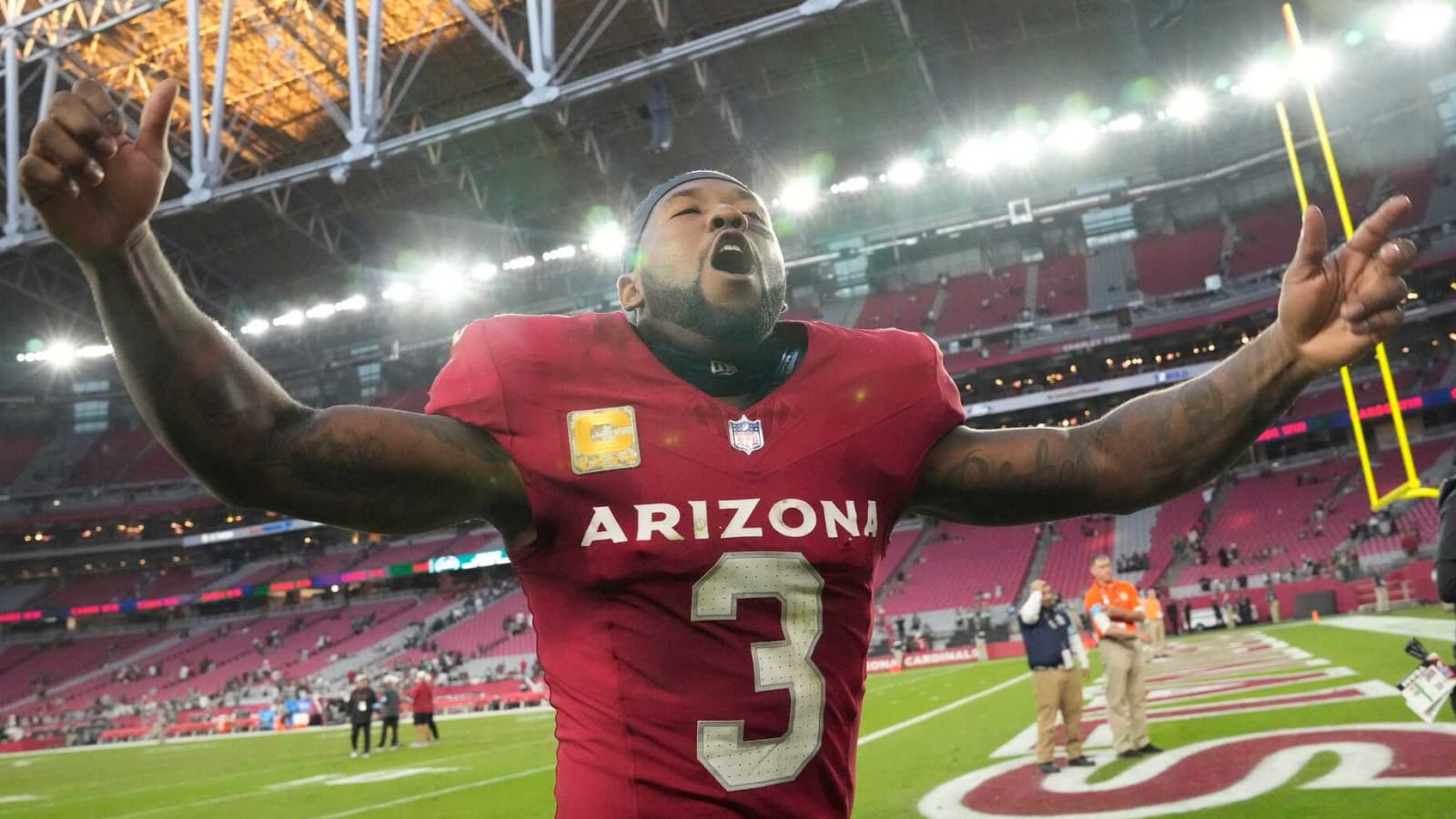 Cardinals keep defensive star with lucrative contract extension