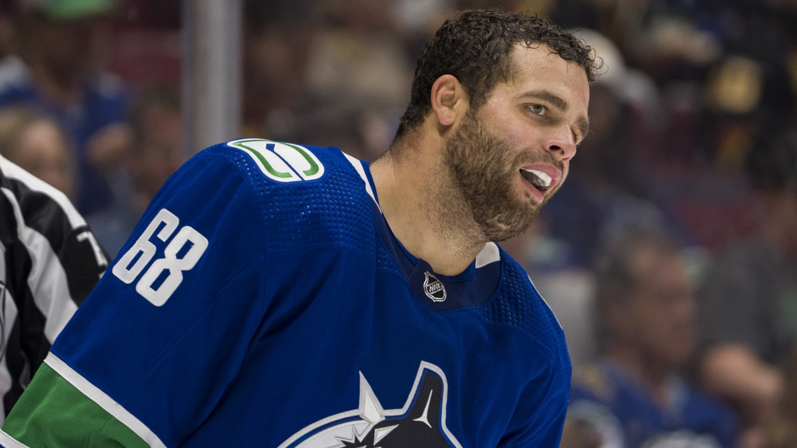 Minor League Hockey Player Snaps His Fingers Back Into Place After Fight