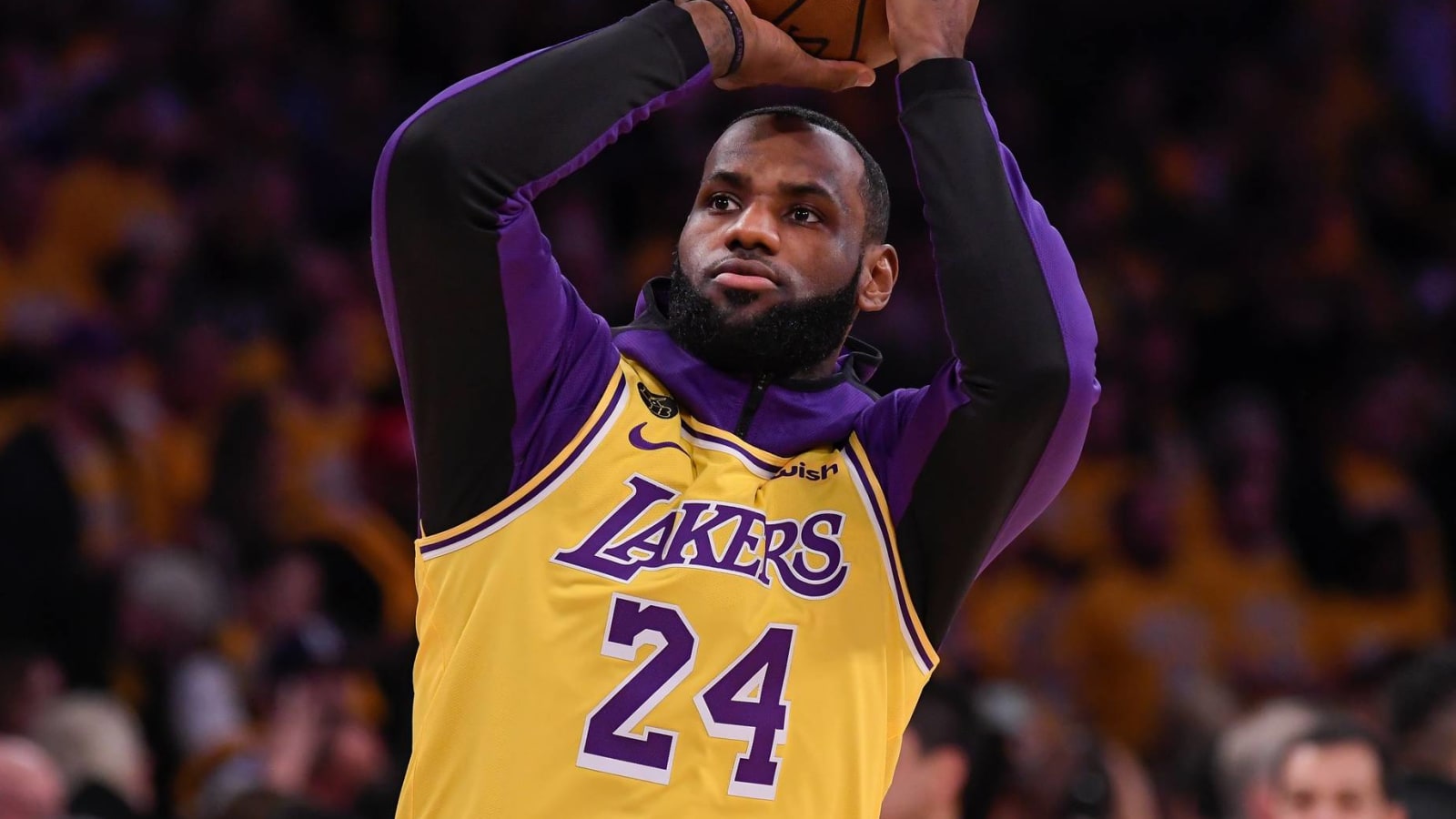 LeBron to wear finger sleeve to honor Kobe in resumed season