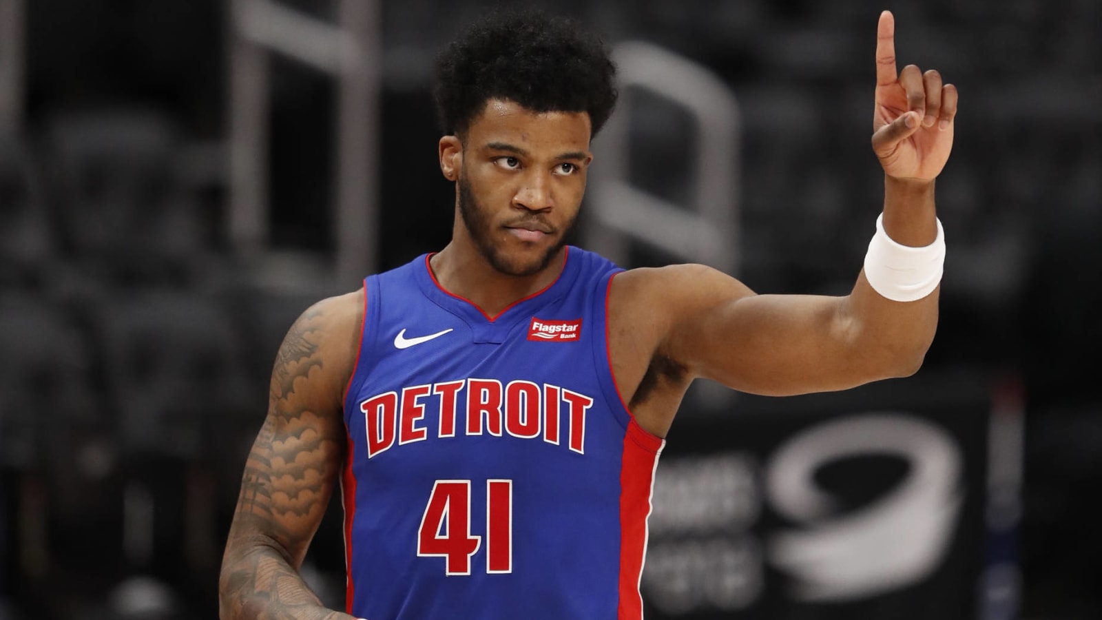 Pistons exercise options on Hayes, Stewart, Bey