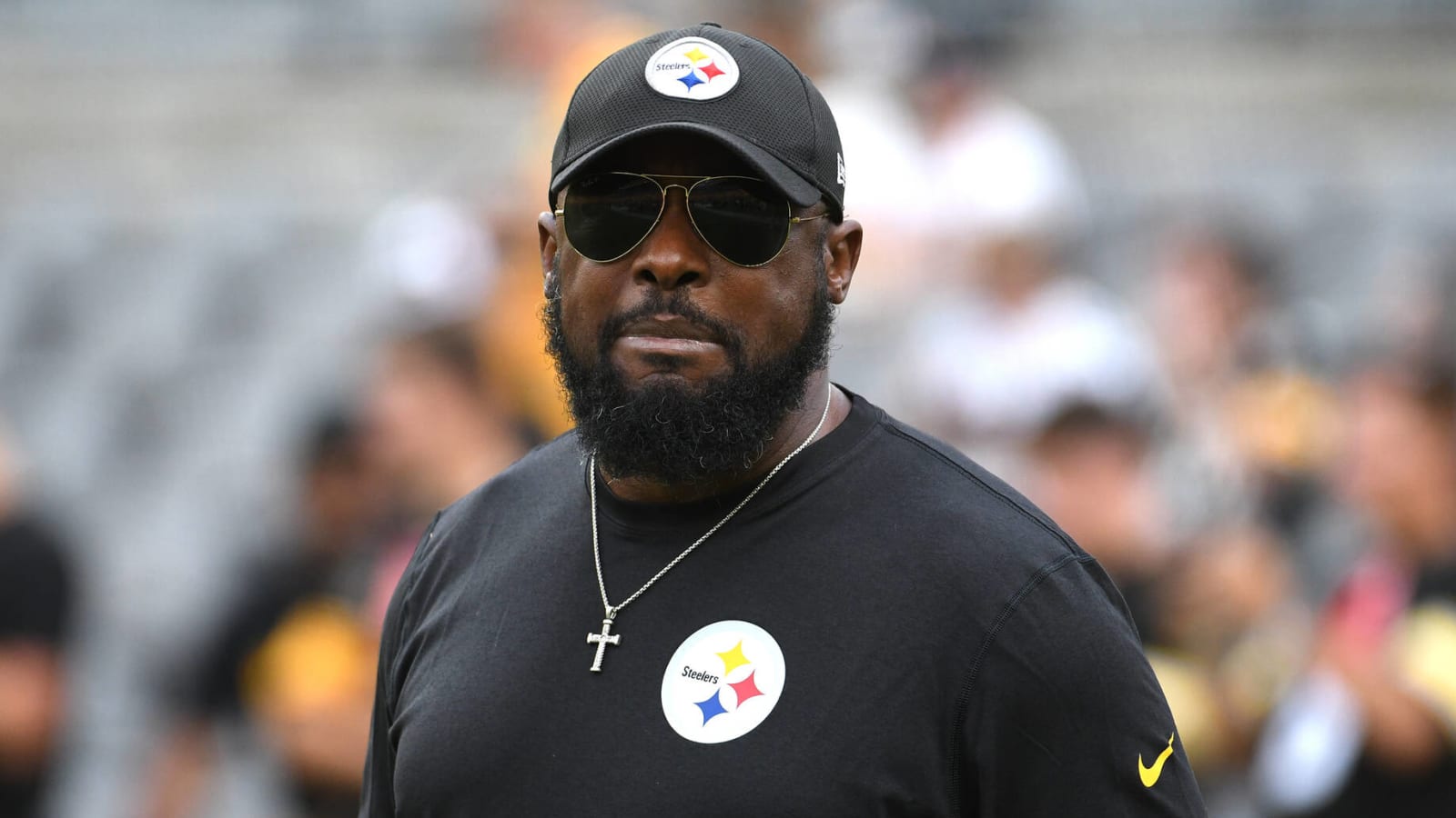 Mike Tomlin gives Steelers black Air Force 1s before season opener