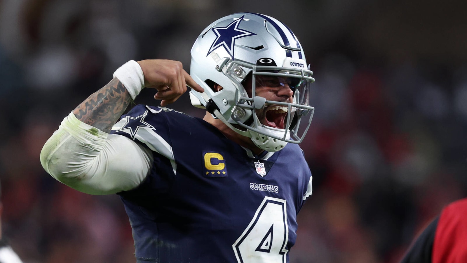 Dak Prescott leads Dallas to first road-playoff win in 30 years