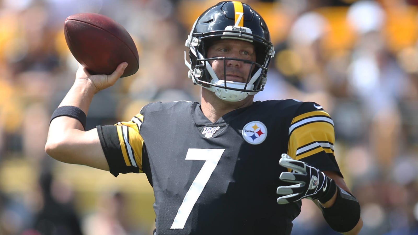 Ben Roethlisberger working out with Steelers teammates 