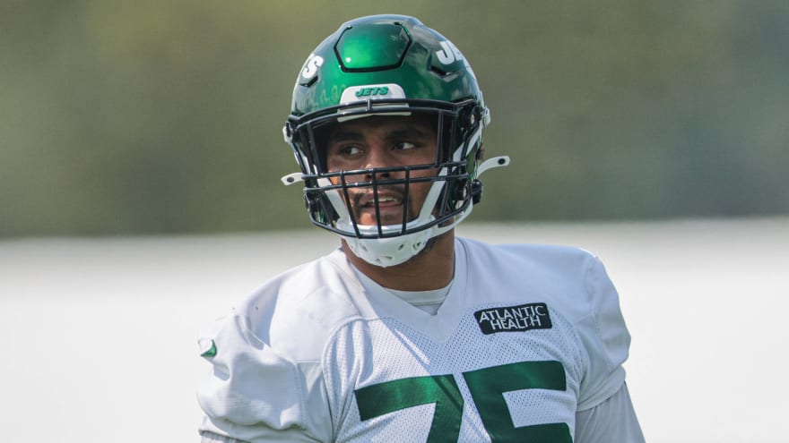 Jets pick up fifth-year option on linchpin O-lineman