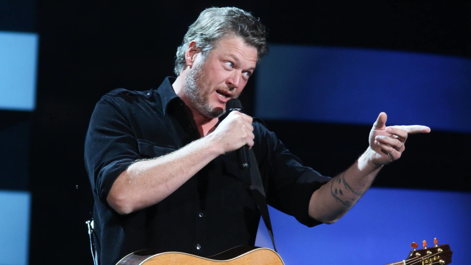 Blake Shelton jokes Kelly Clarkson is 'second-worst coach that we have ever had' on 'The Voice'