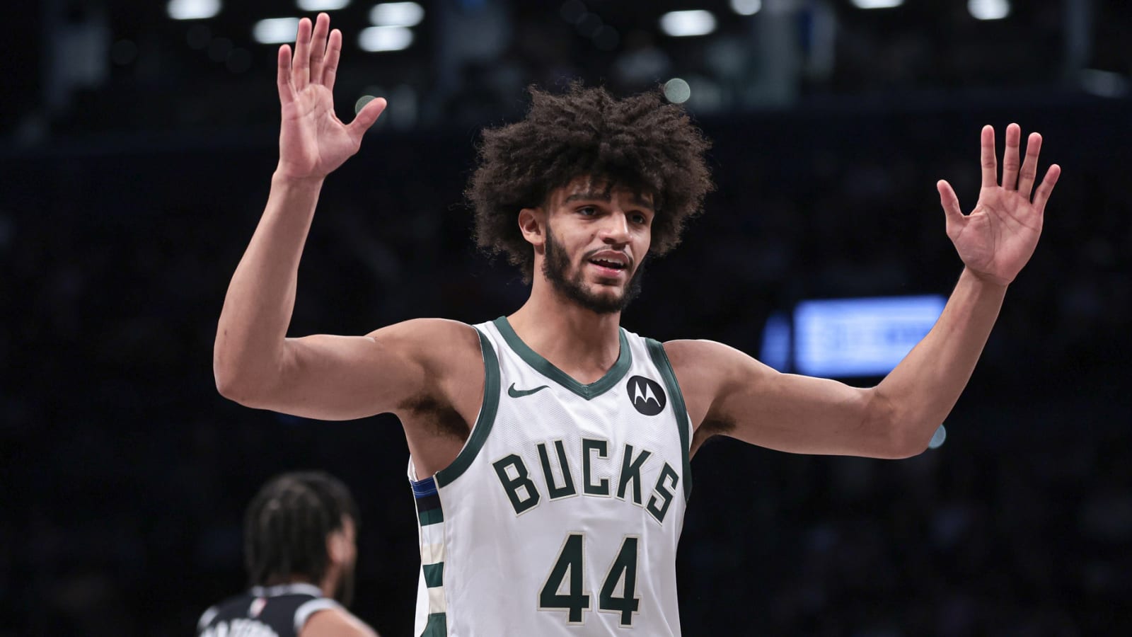 Bucks shake up starting lineup, end losing streak