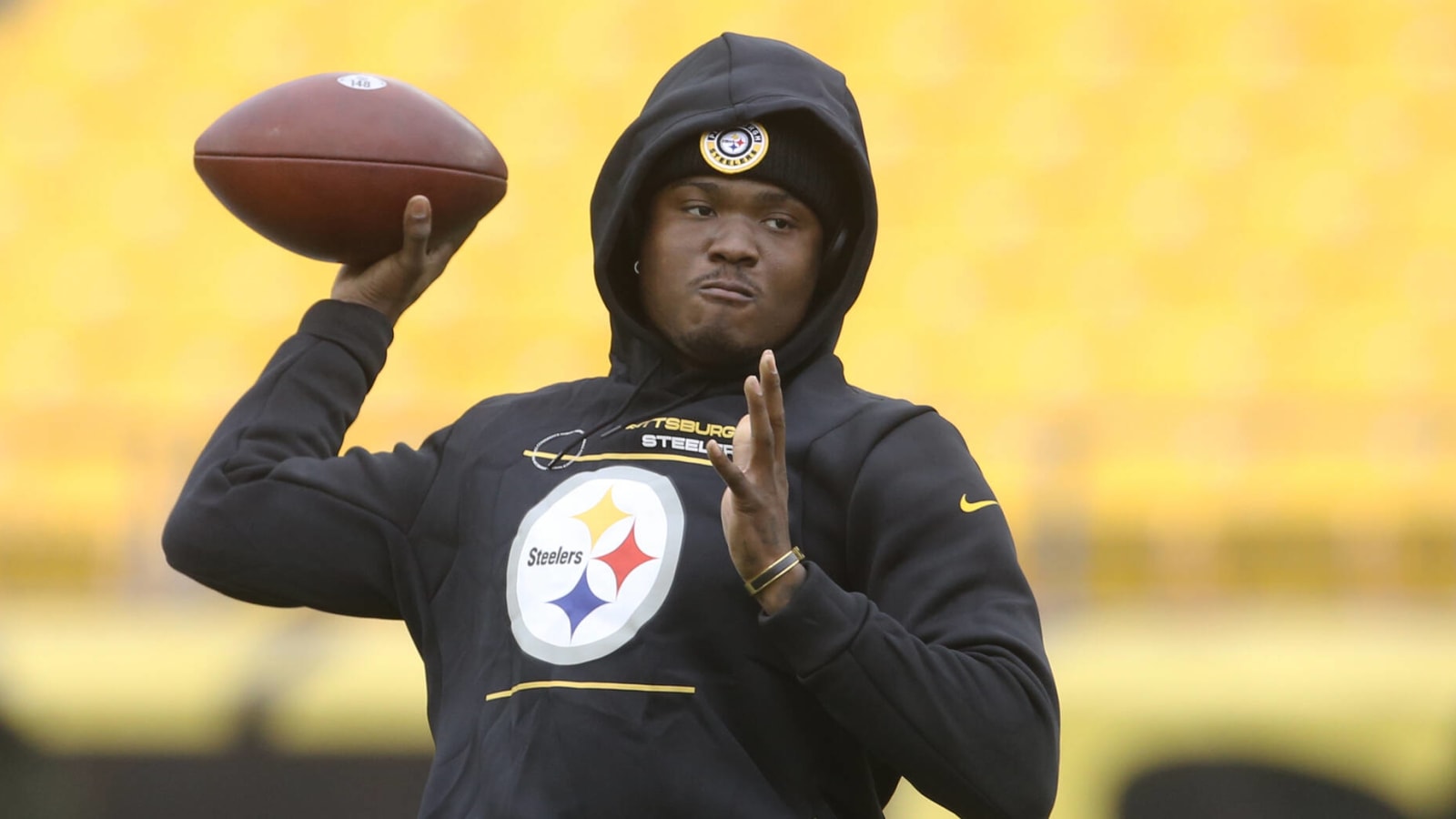 QB Dwayne Haskins signs one-year RFA tender with Steelers